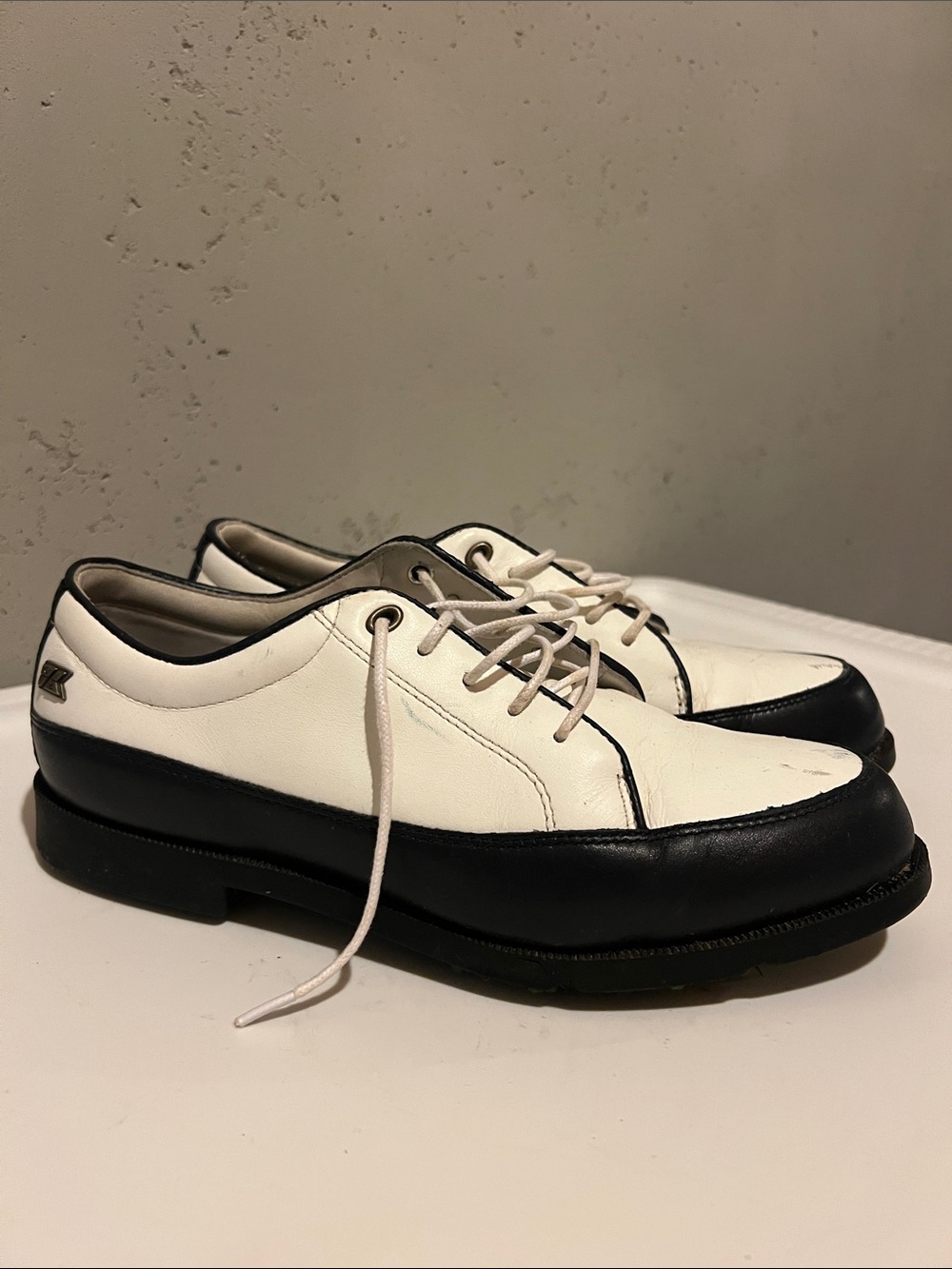 Women’s Two-Tone White and Black Leather GOLF Shoes